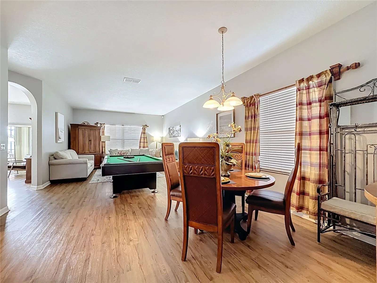 526 HENLEY CIR