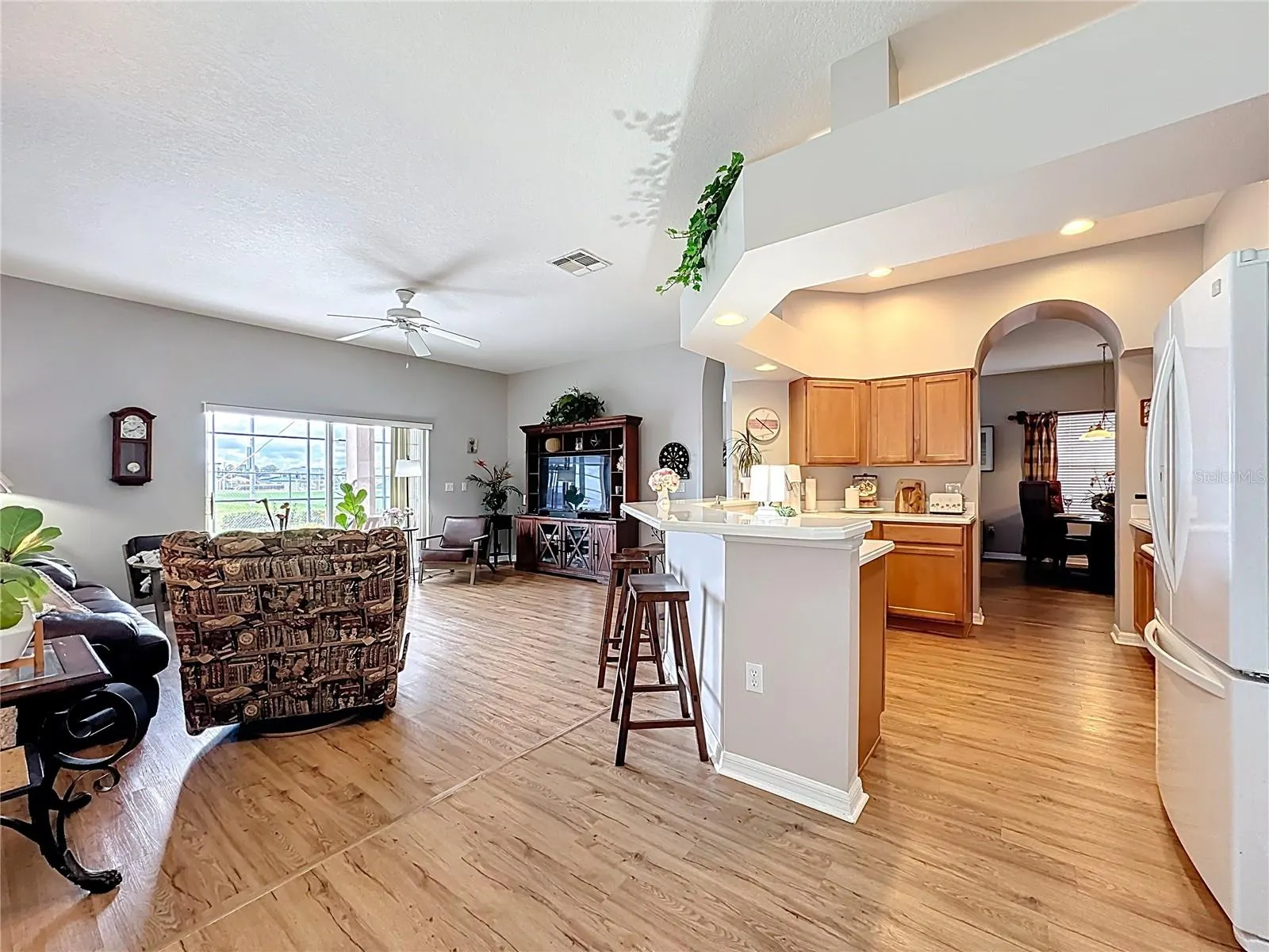 526 HENLEY CIR