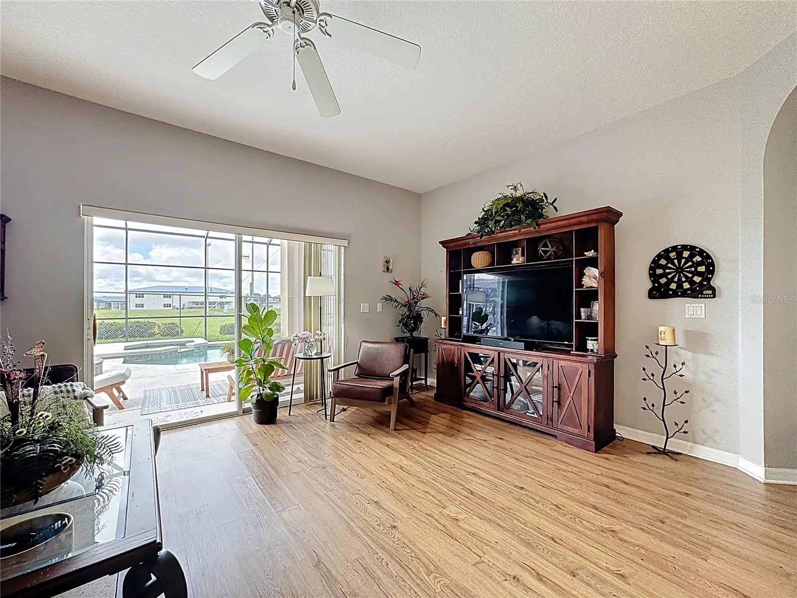 526 HENLEY CIR