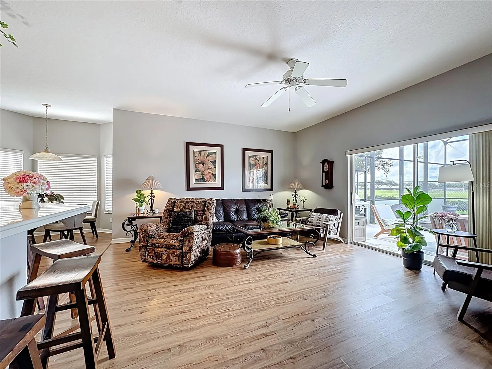 526 HENLEY CIR