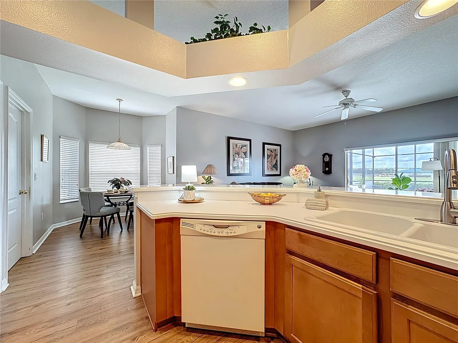 526 HENLEY CIR