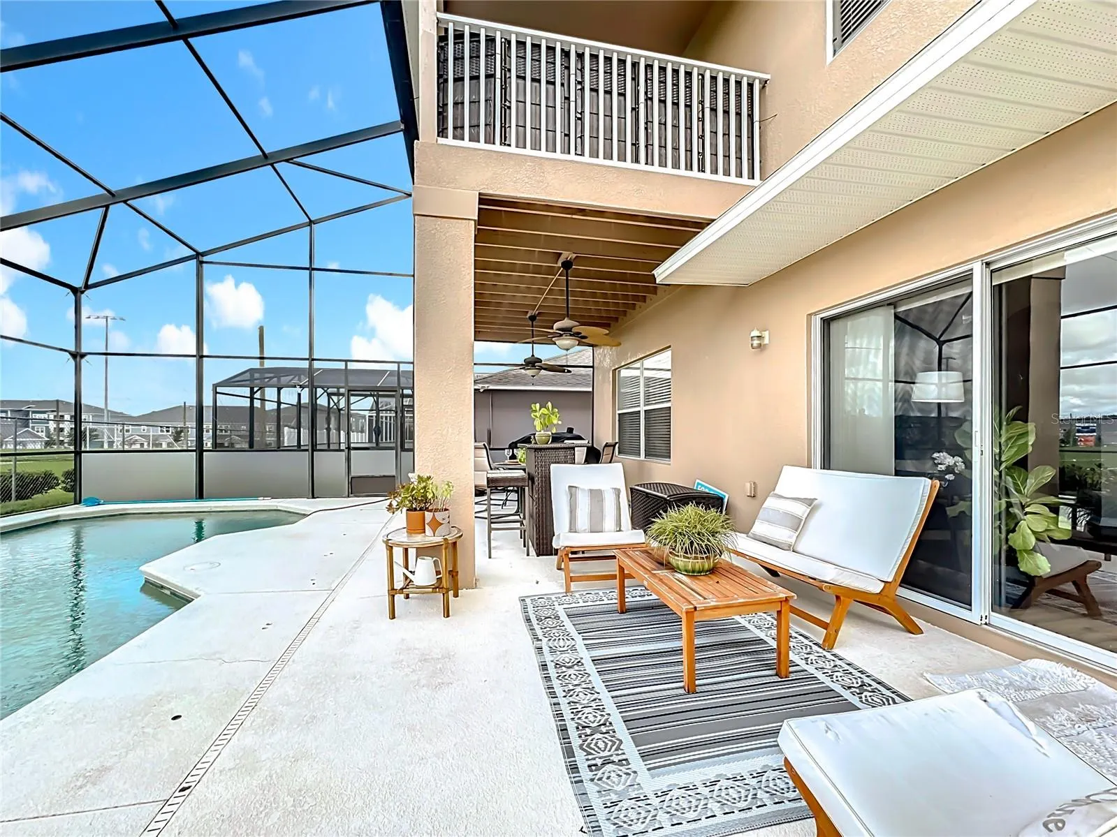 526 HENLEY CIR