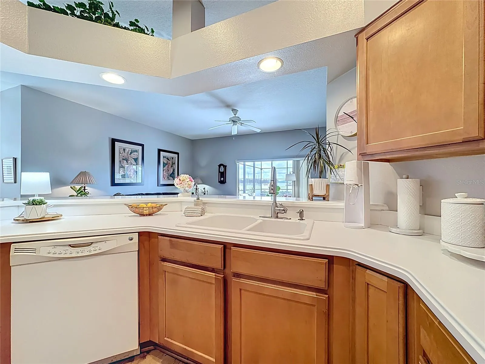 526 HENLEY CIR