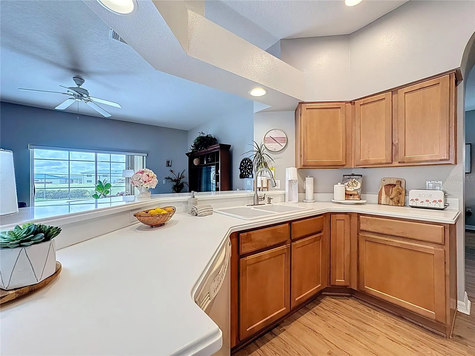 526 HENLEY CIR