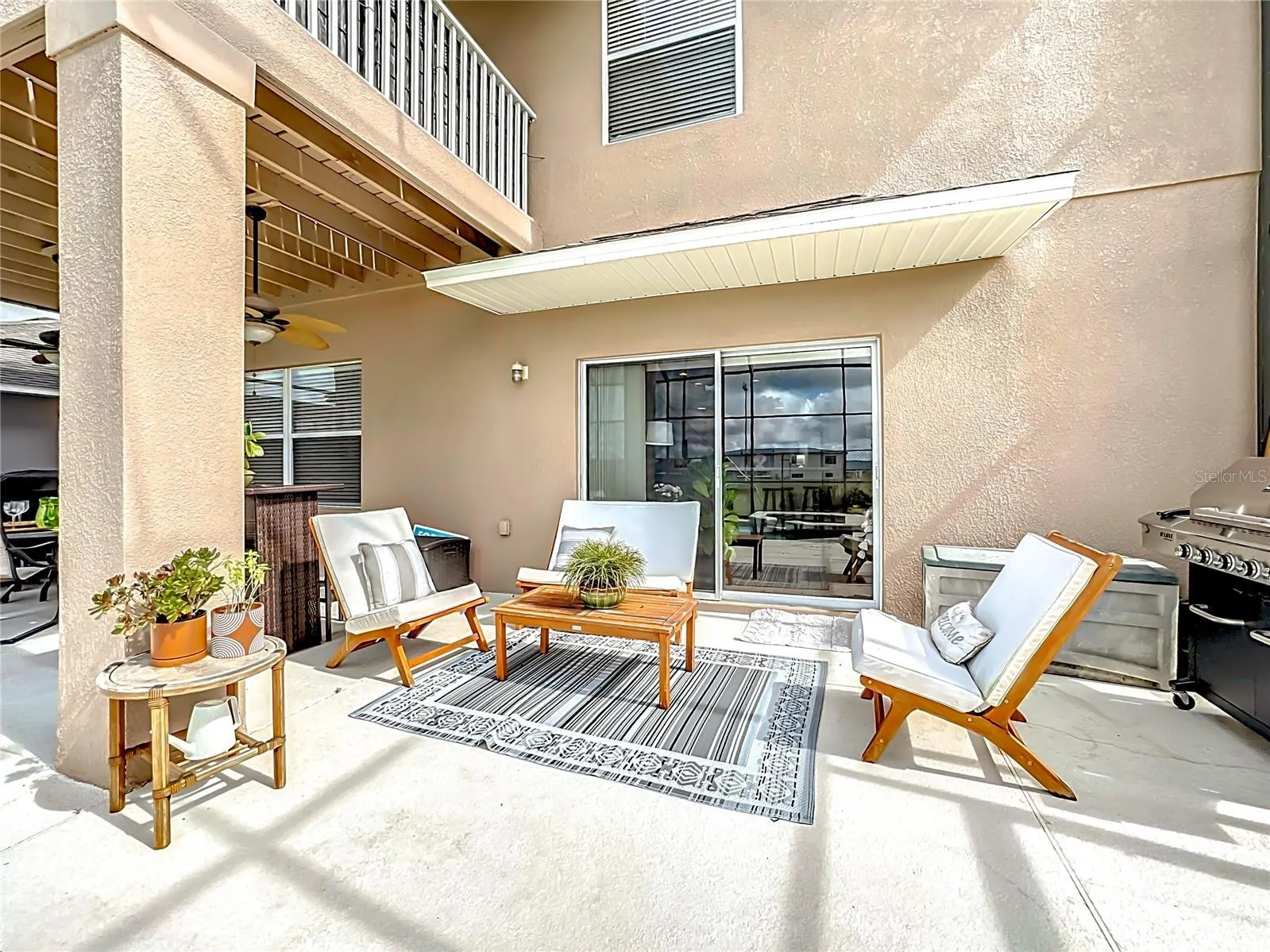 526 HENLEY CIR