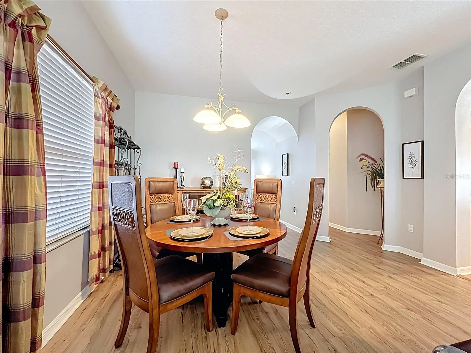 526 HENLEY CIR