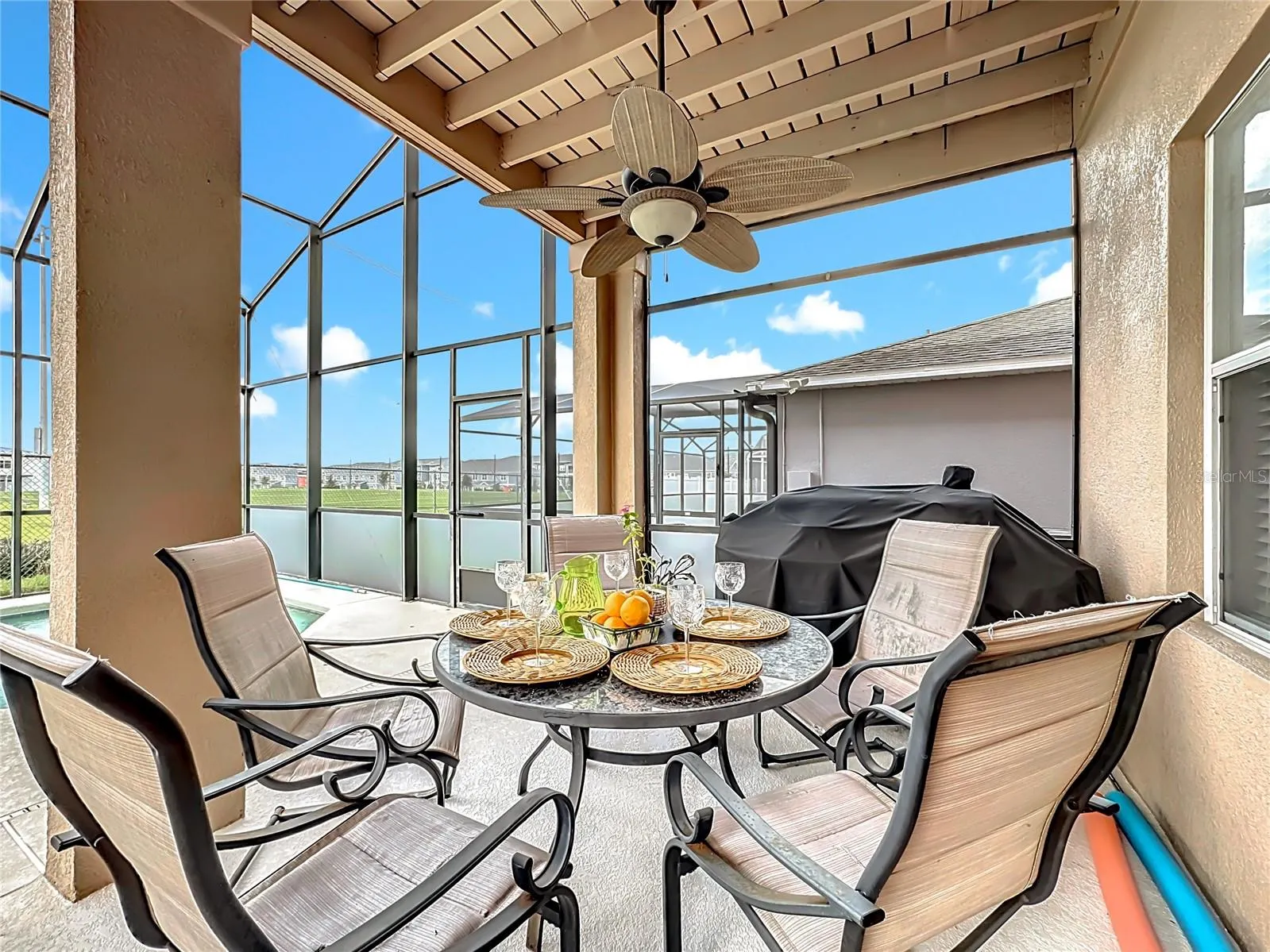 526 HENLEY CIR