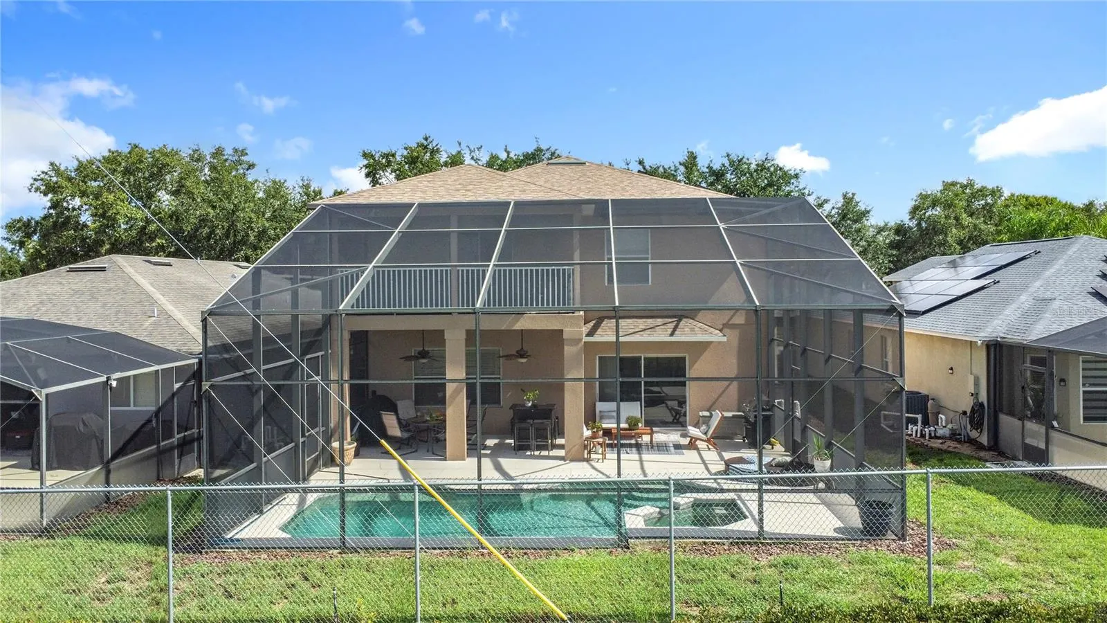 526 HENLEY CIR