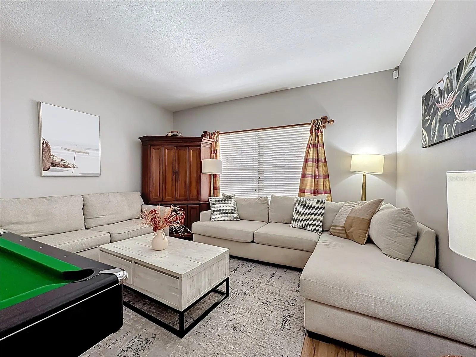 526 HENLEY CIR