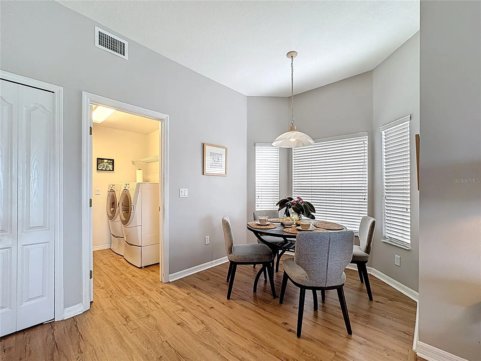 526 HENLEY CIR