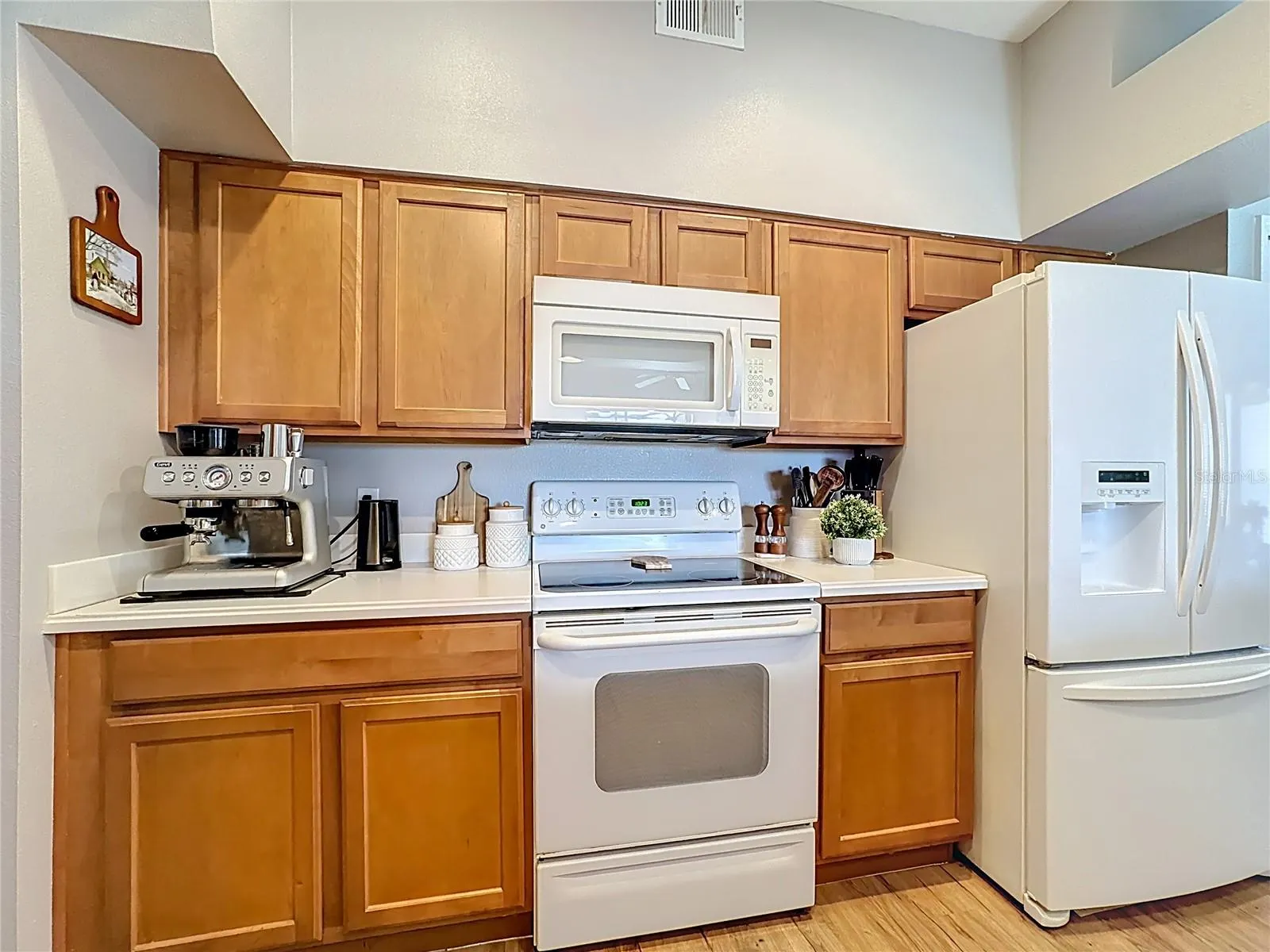 526 HENLEY CIR