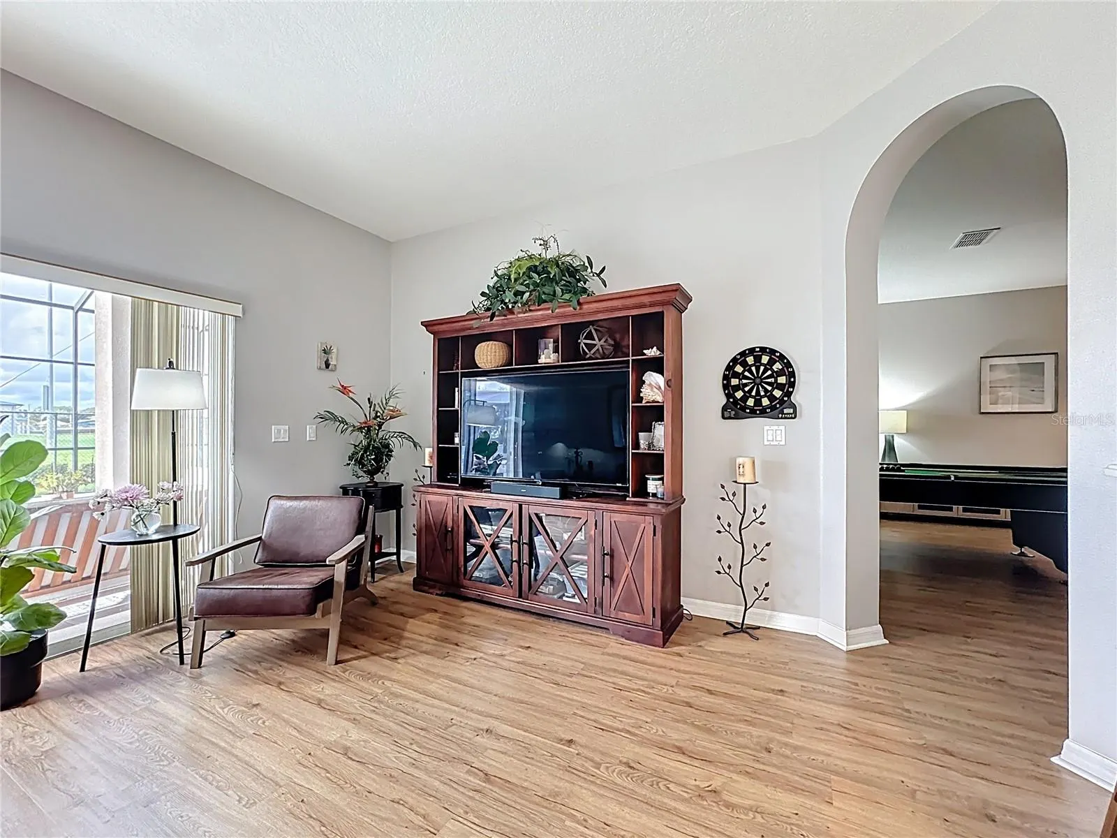 526 HENLEY CIR