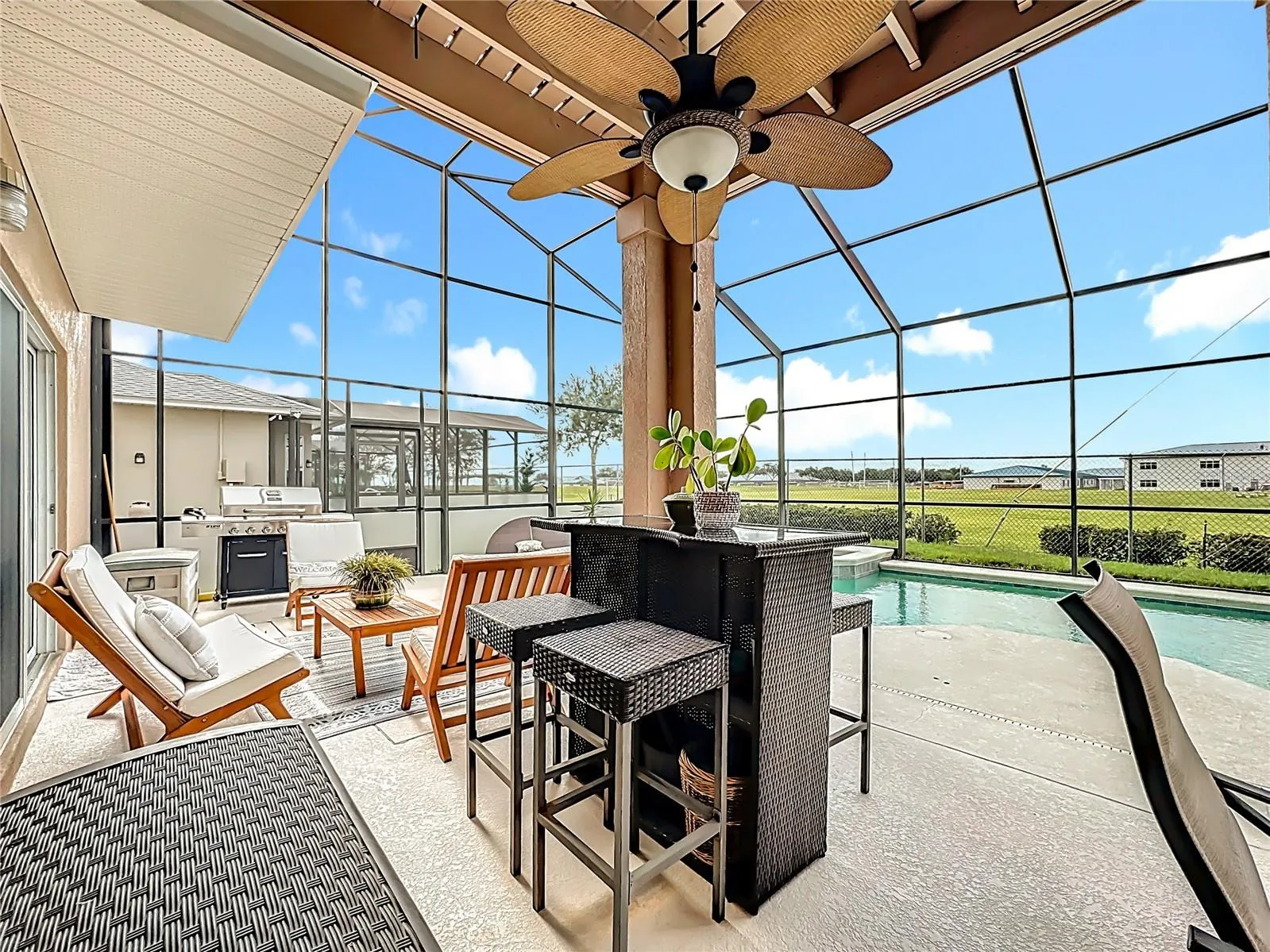 526 HENLEY CIR