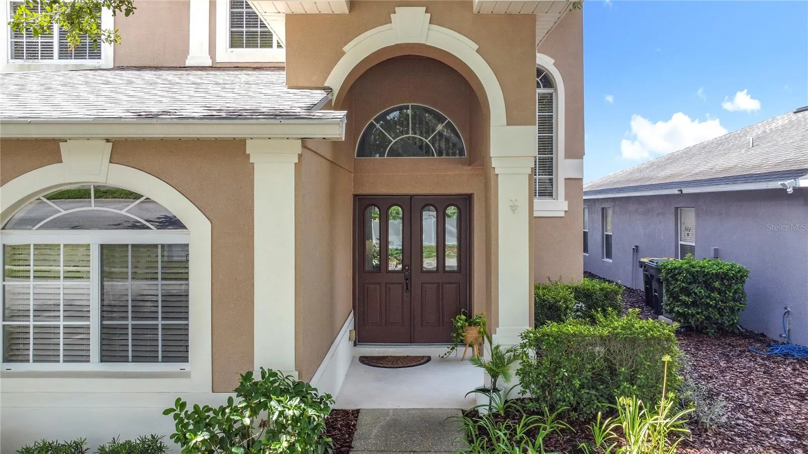 526 HENLEY CIR