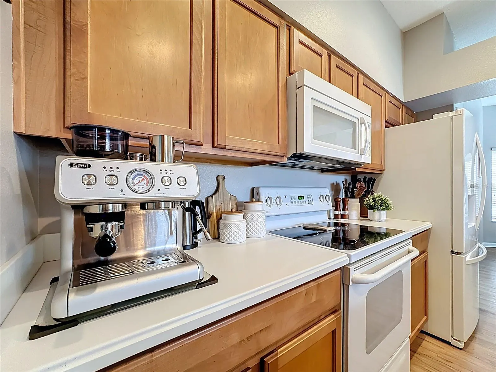 526 HENLEY CIR
