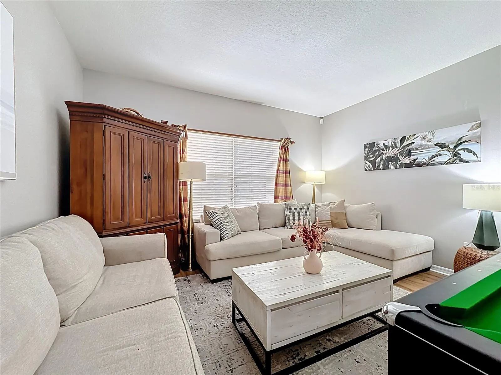 526 HENLEY CIR