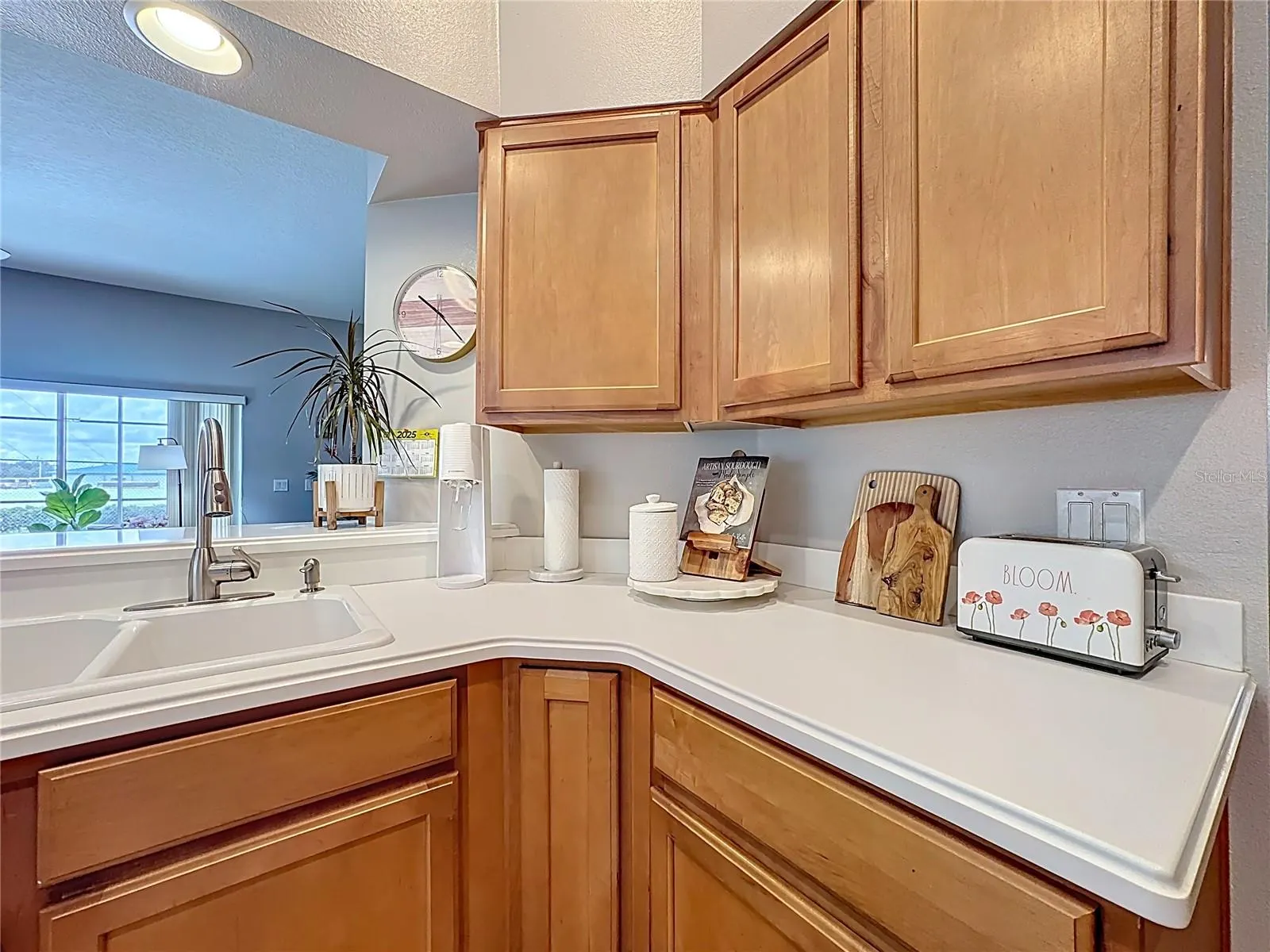 526 HENLEY CIR