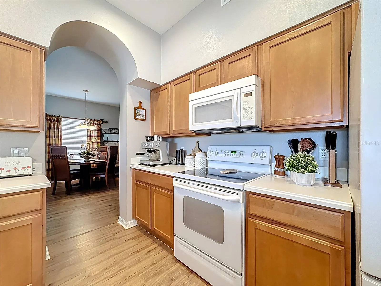 526 HENLEY CIR
