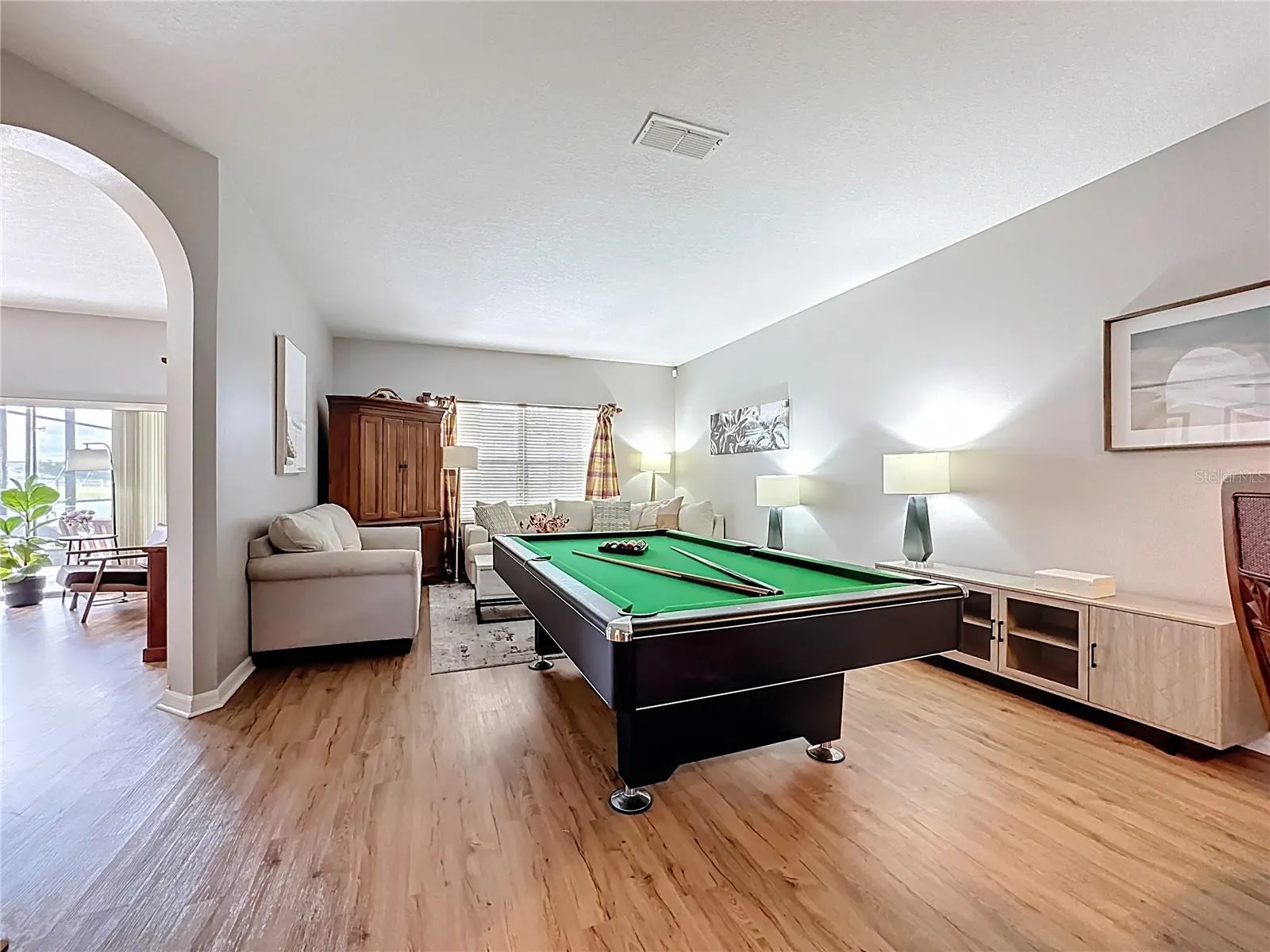 526 HENLEY CIR