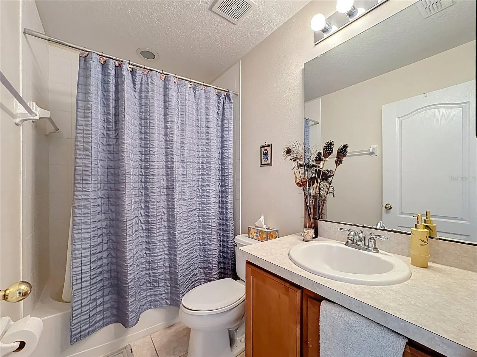526 HENLEY CIR