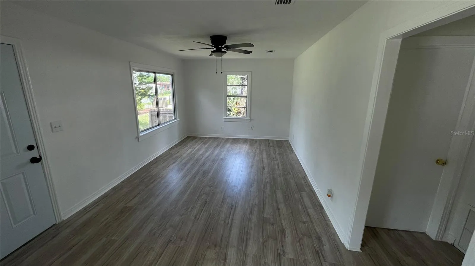 807 E ORCHID AVE