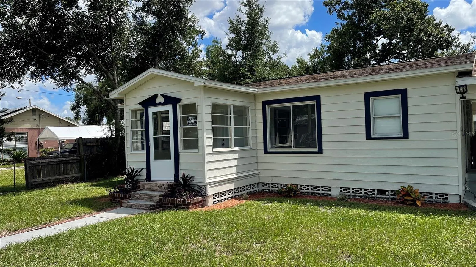 807 E ORCHID AVE