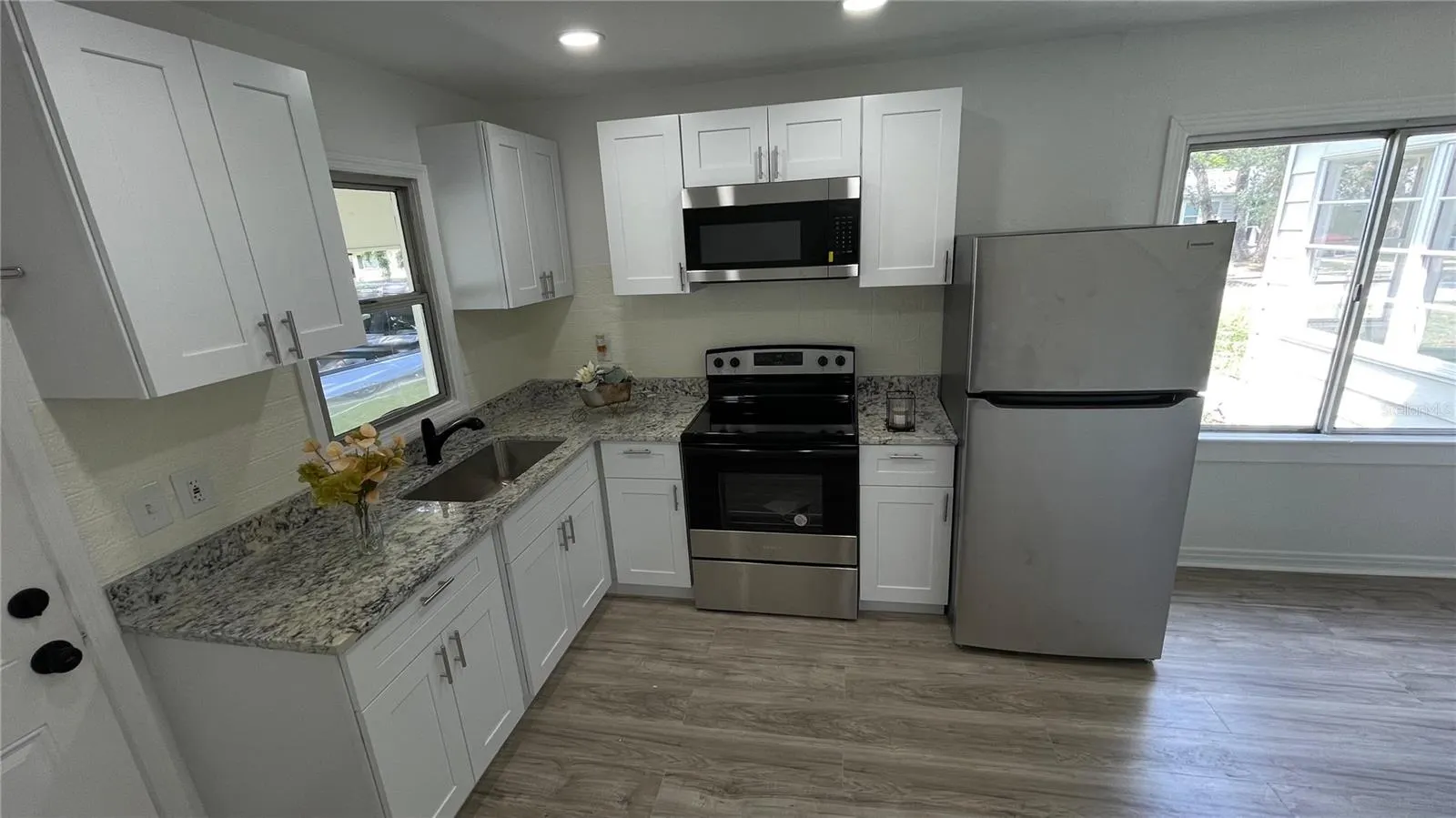 807 E ORCHID AVE