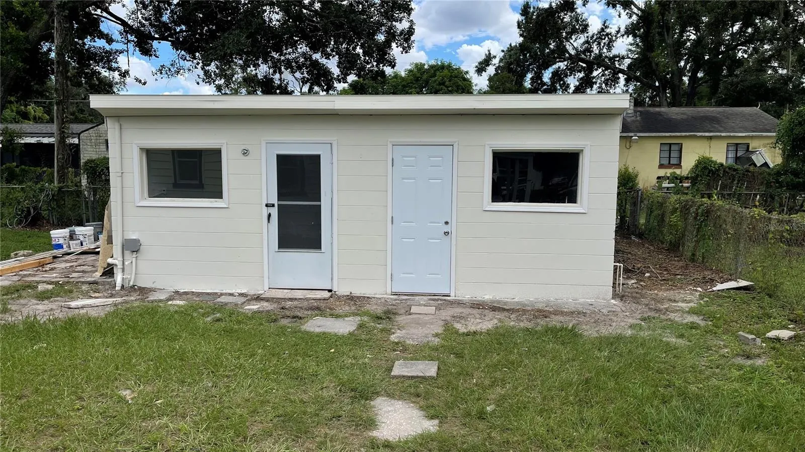807 E ORCHID AVE
