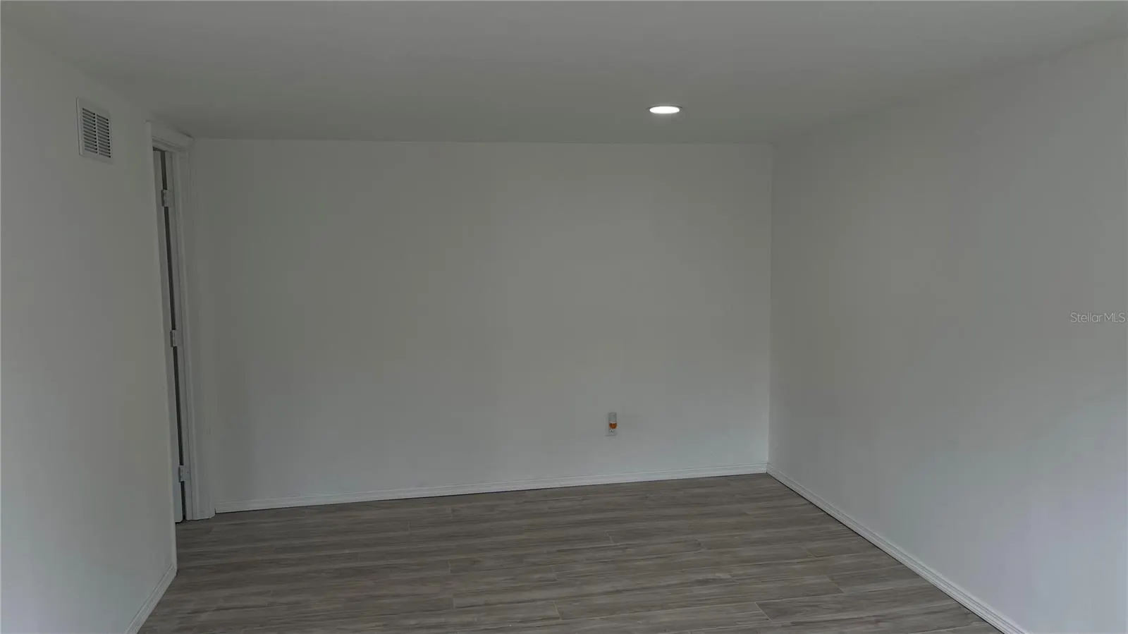 807 E ORCHID AVE