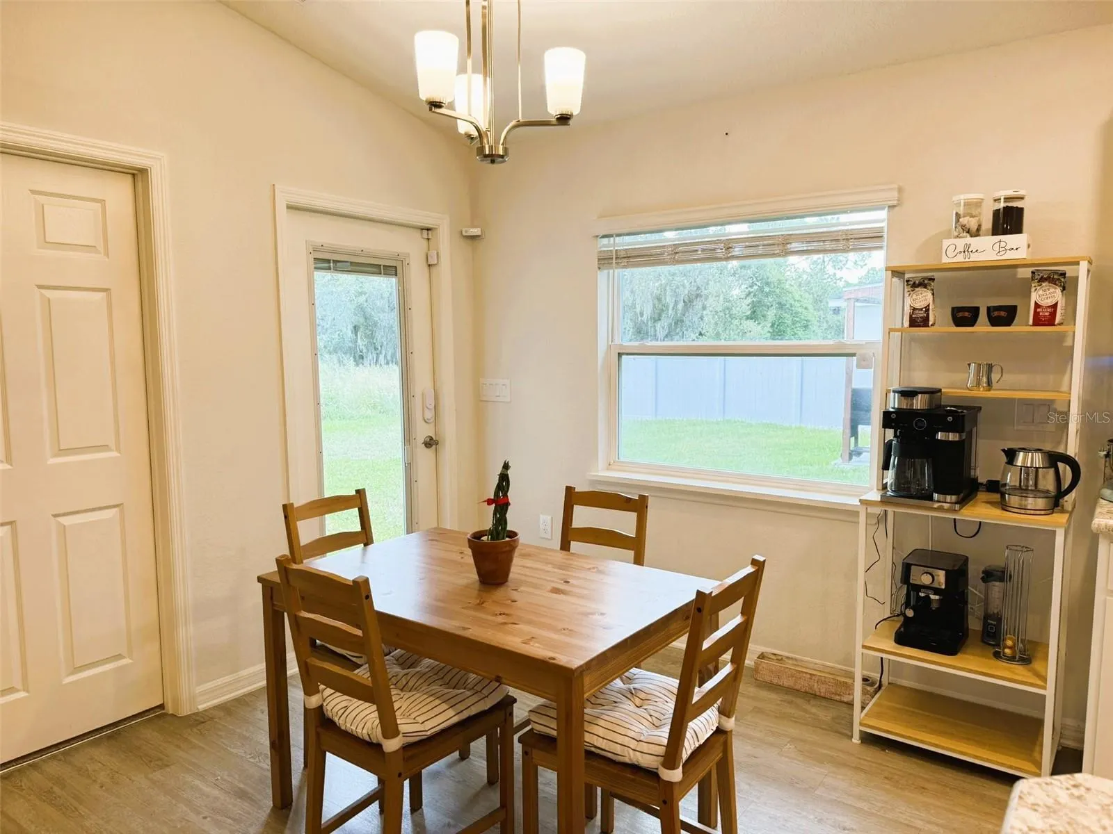 1307 CASCADE DR