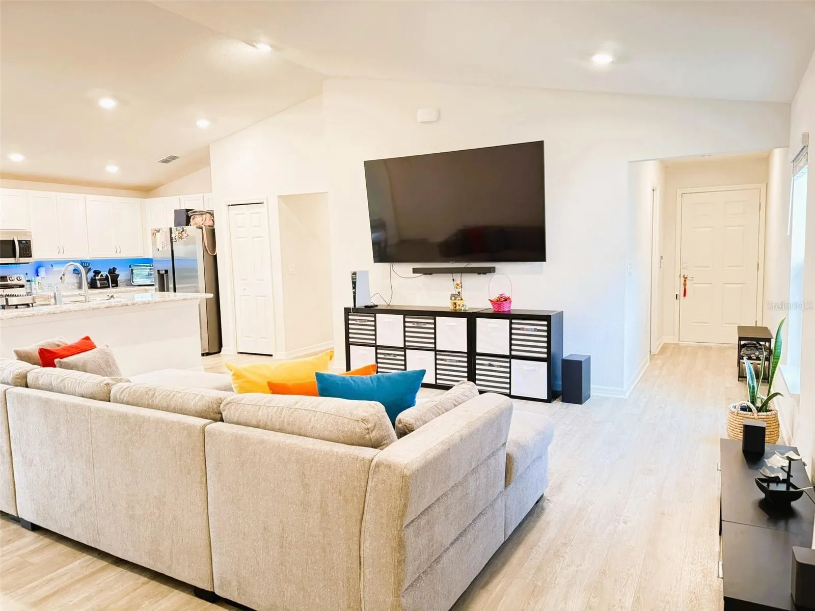 1307 CASCADE DR
