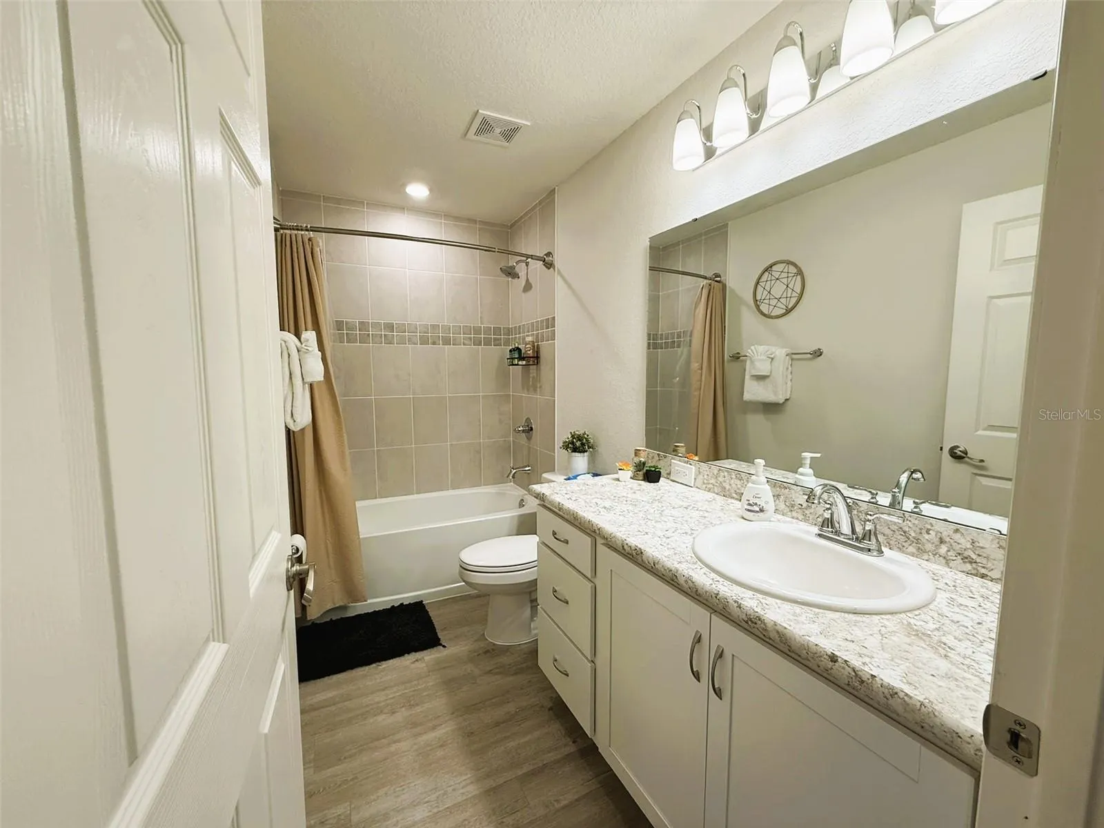 1307 CASCADE DR