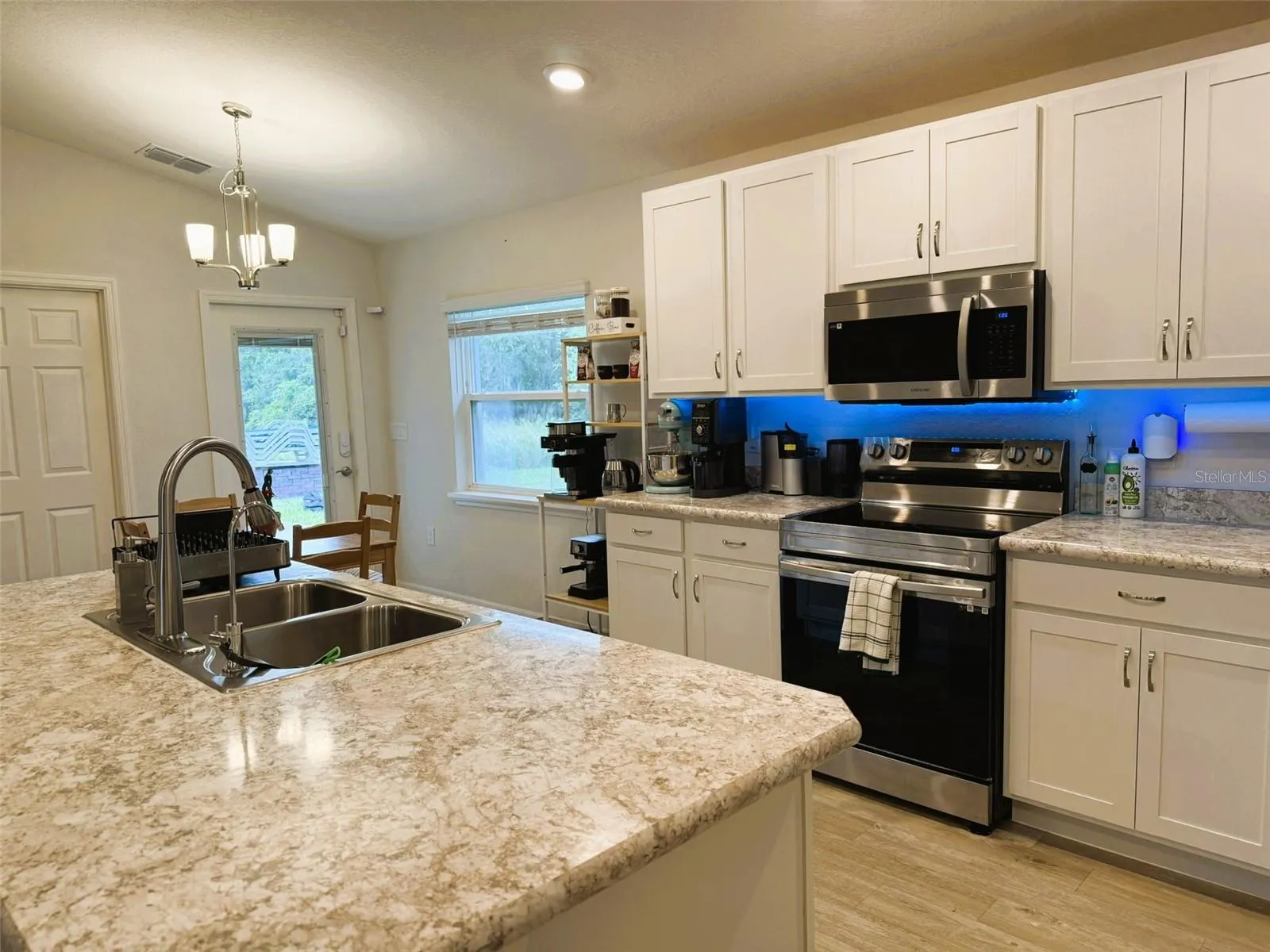 1307 CASCADE DR