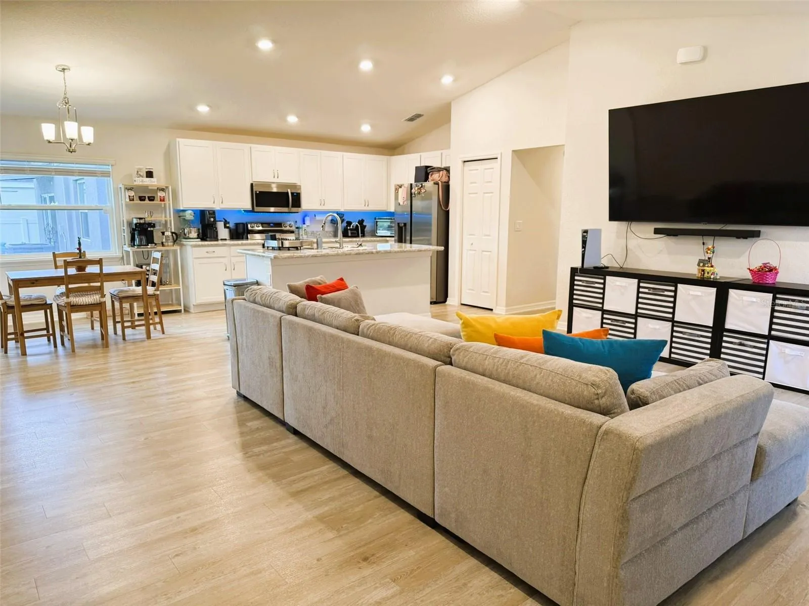 1307 CASCADE DR