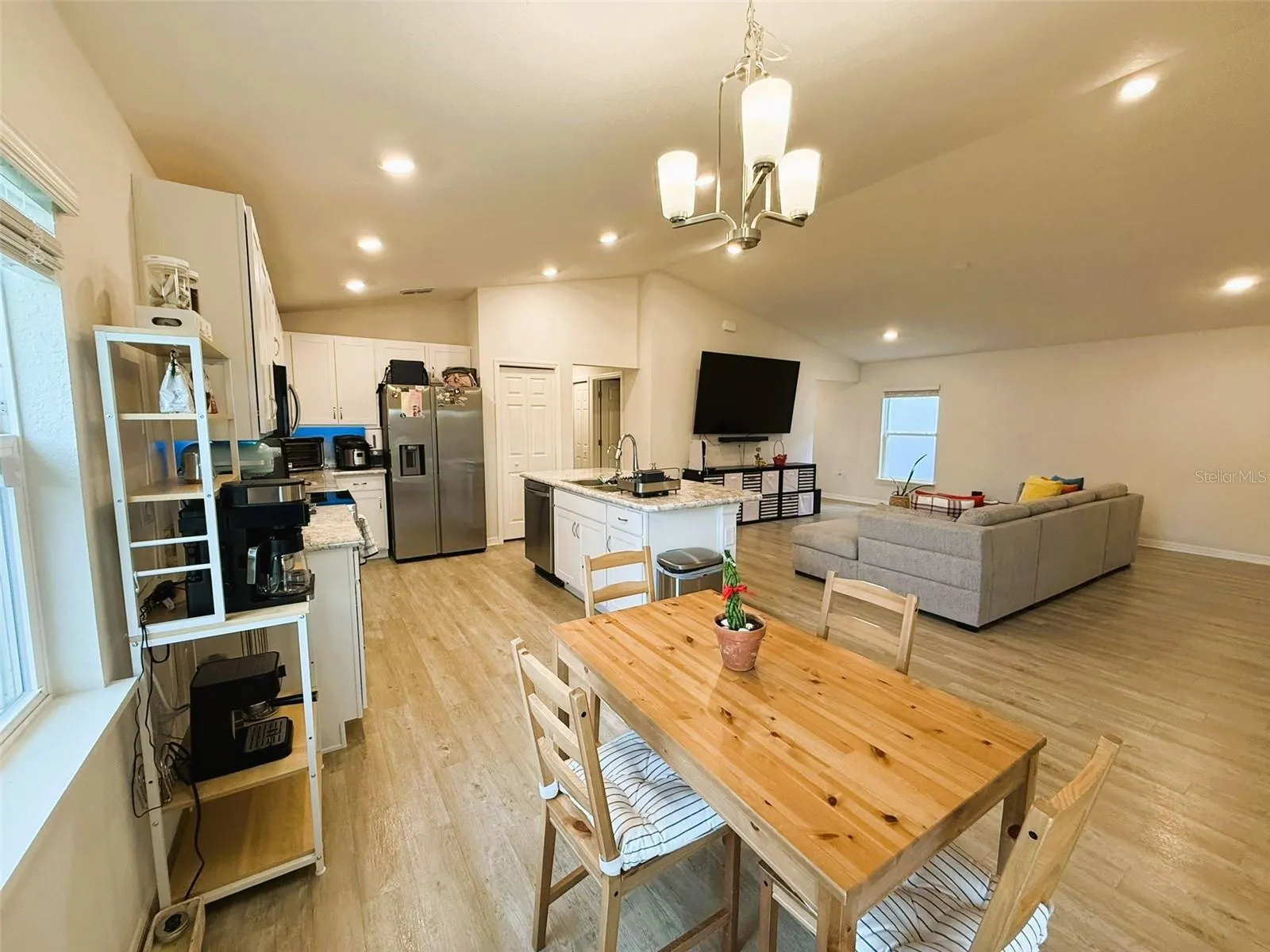 1307 CASCADE DR