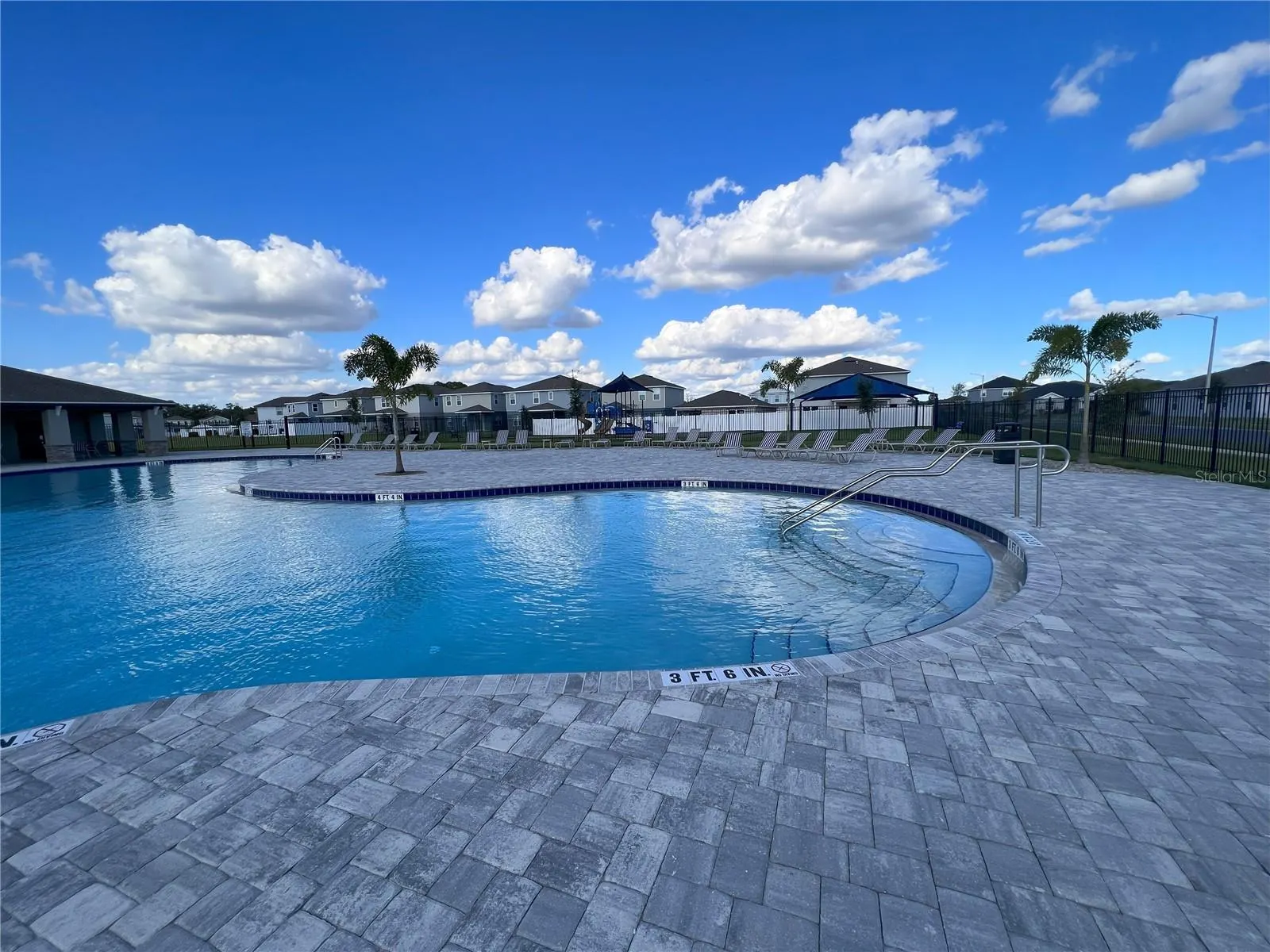 1307 CASCADE DR