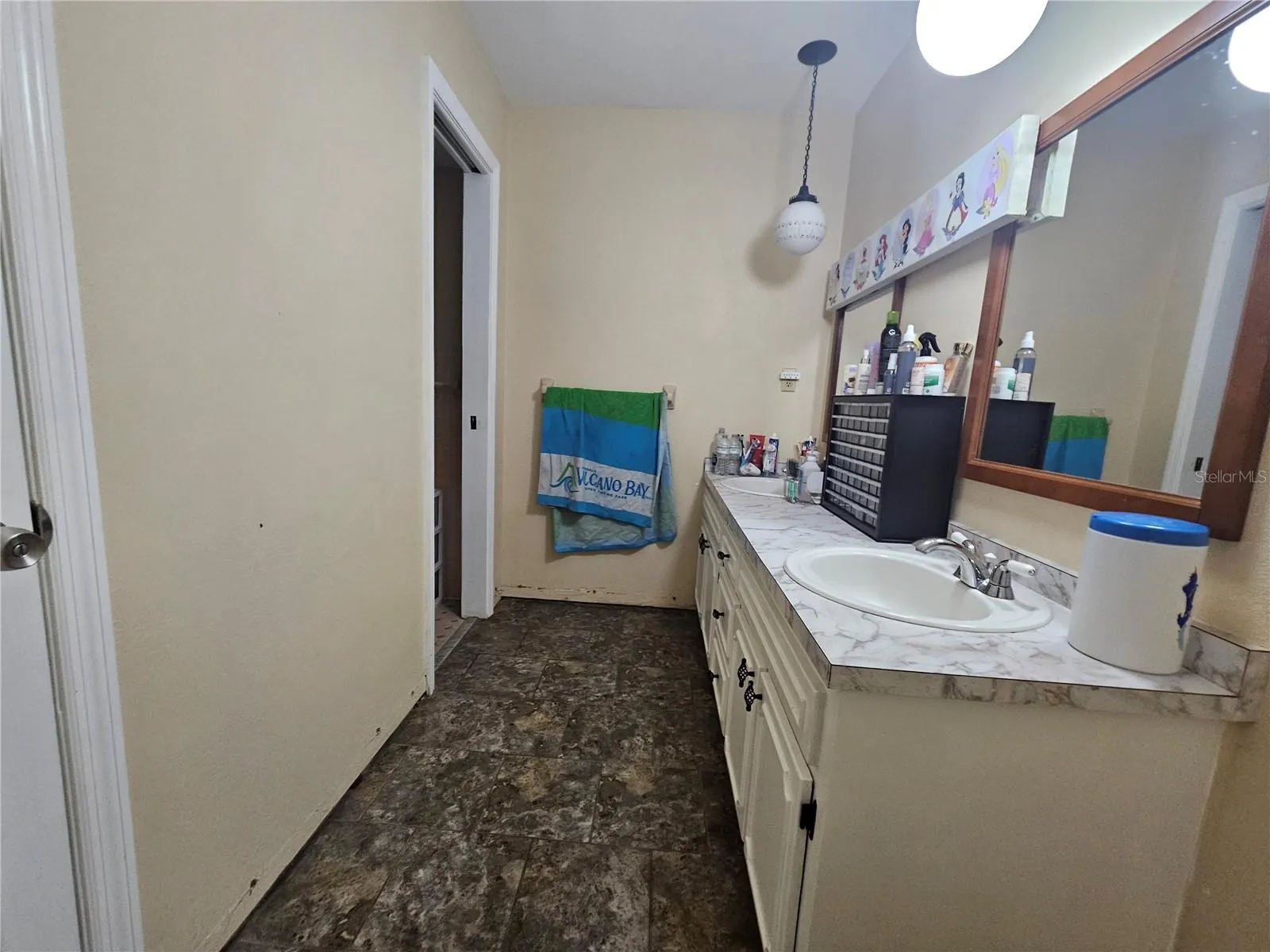 961 SHORE DR