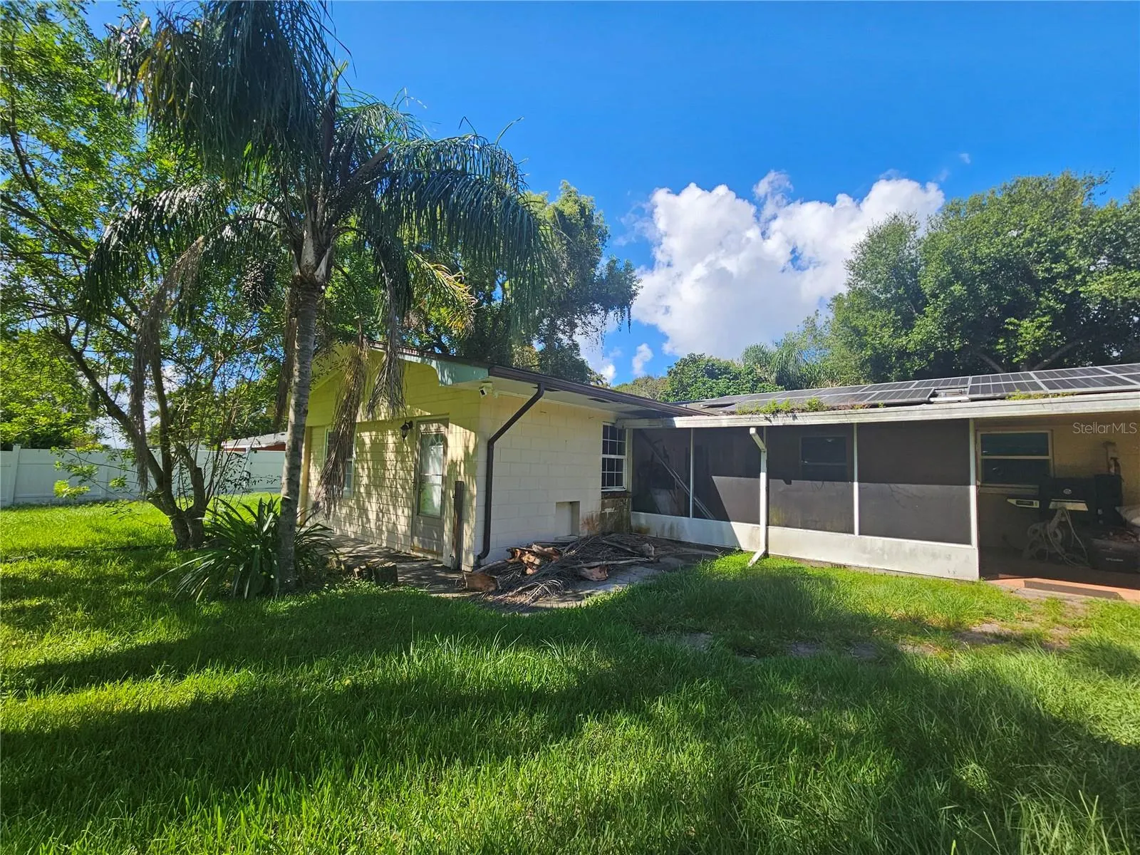 961 SHORE DR
