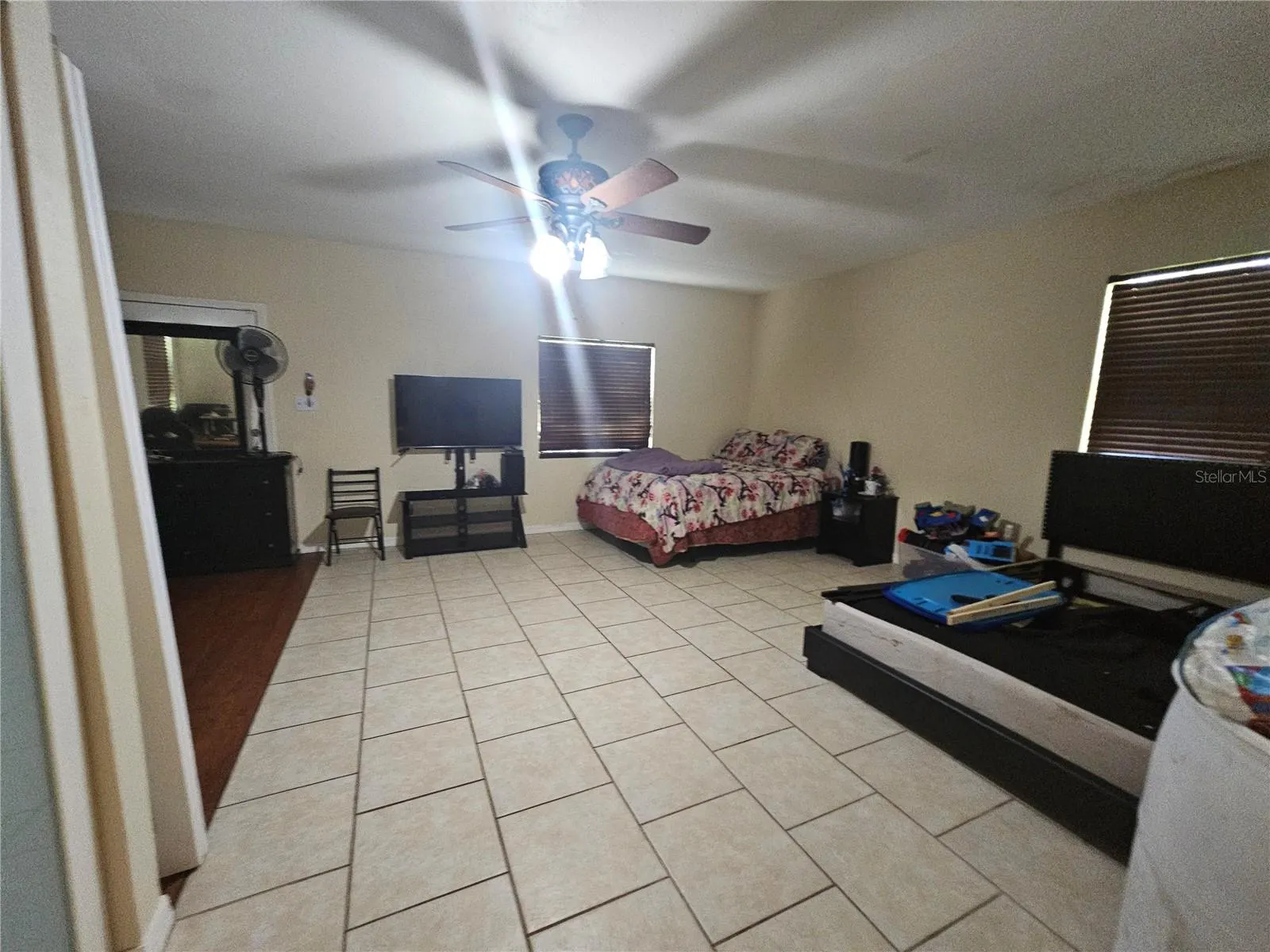 961 SHORE DR
