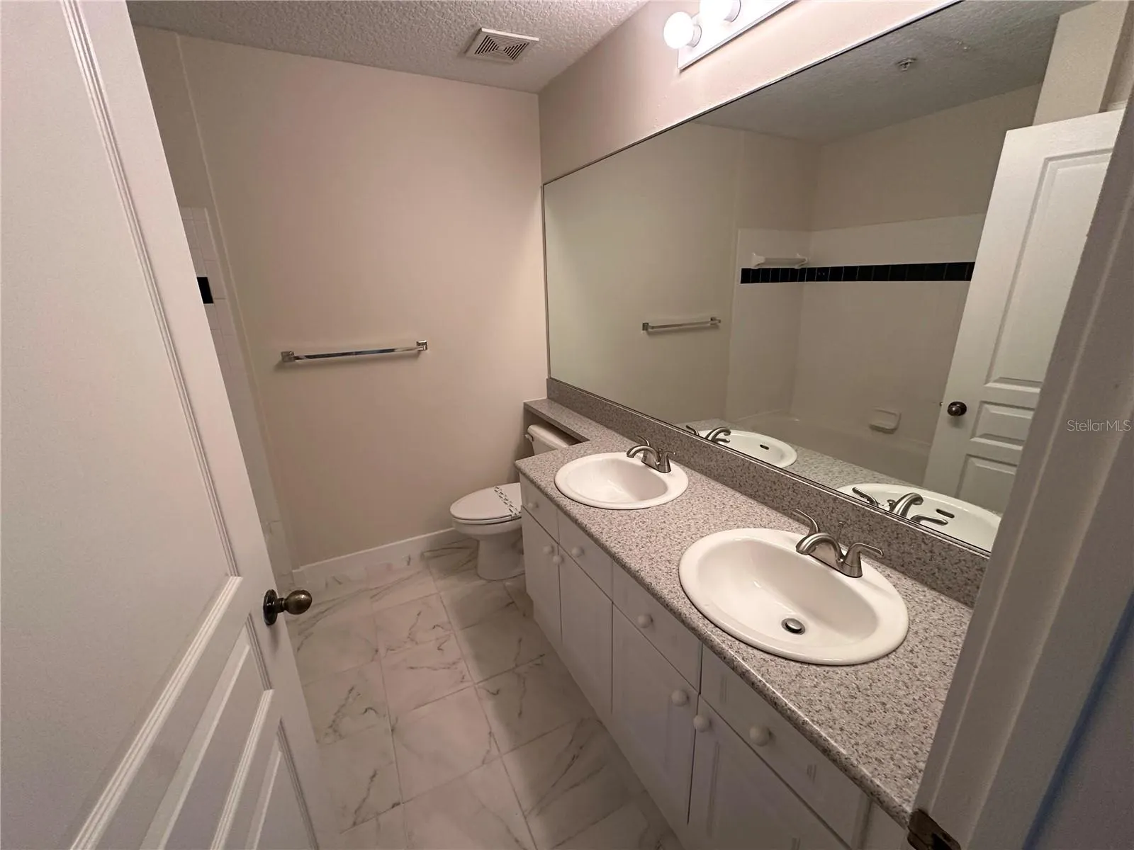 611 CAMPUS ST #130, #130