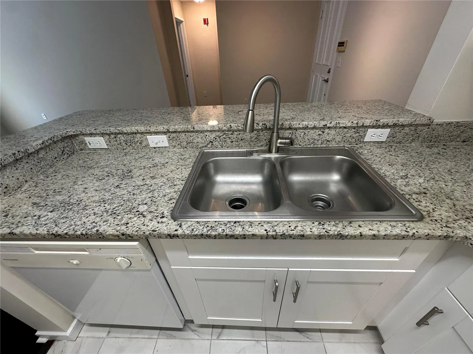 611 CAMPUS ST #130, #130
