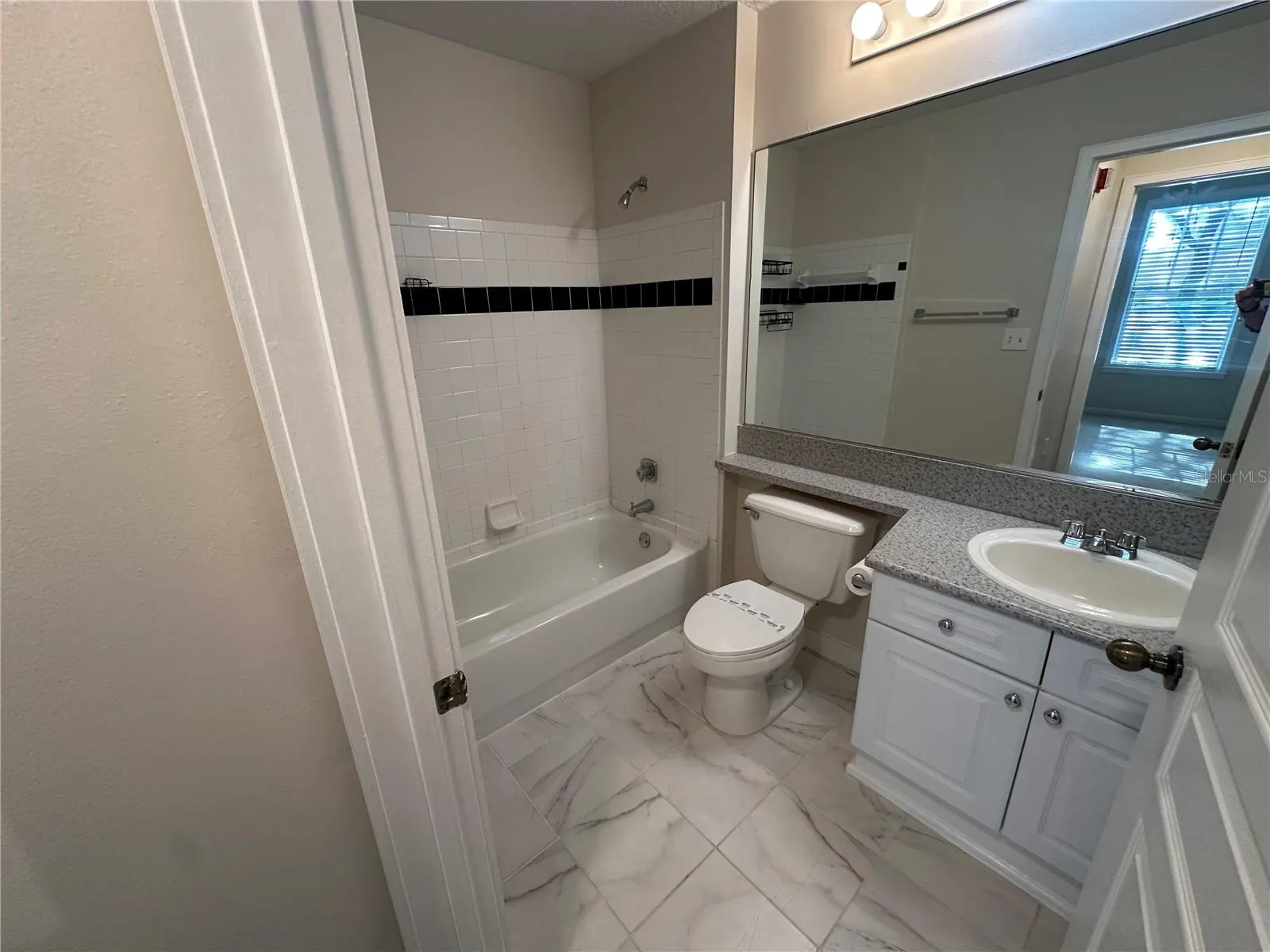 611 CAMPUS ST #130, #130
