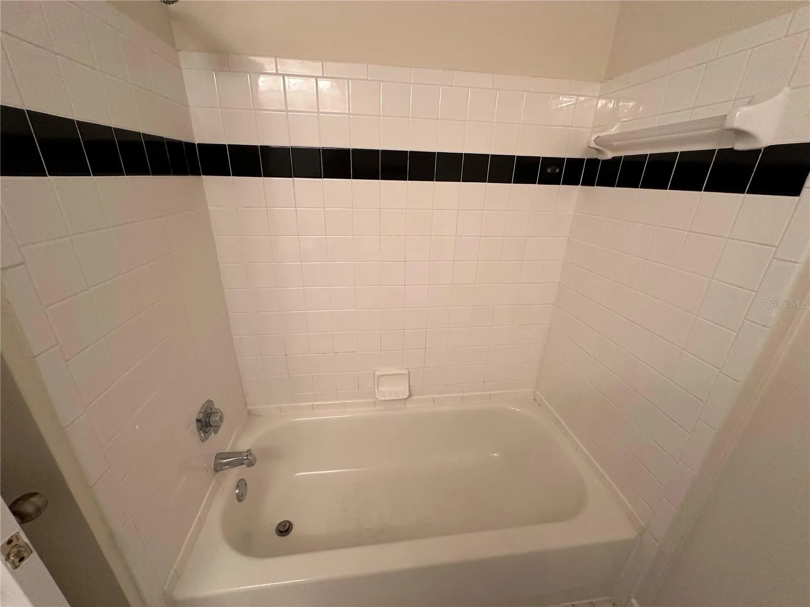 611 CAMPUS ST #130, #130