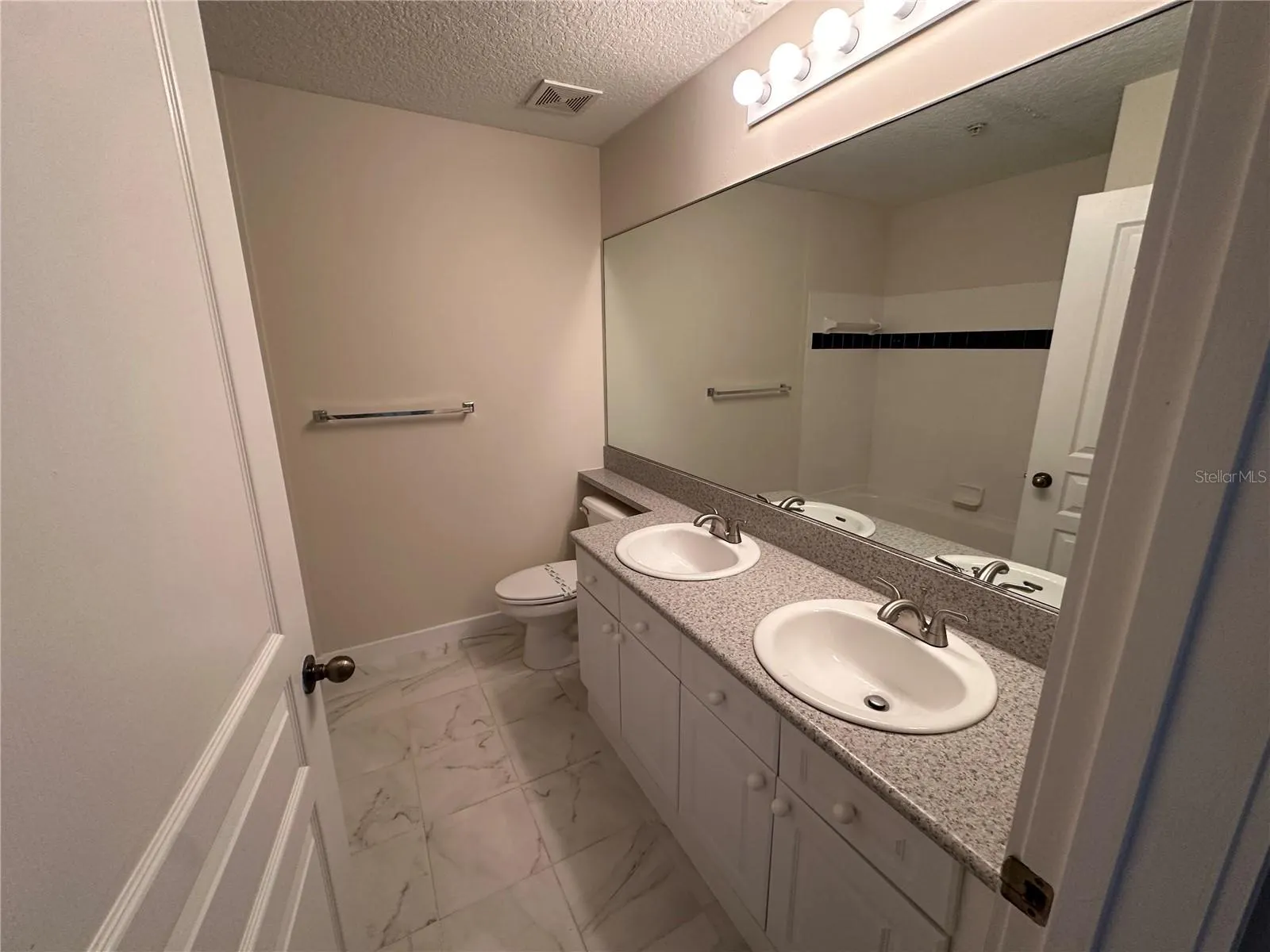 611 CAMPUS ST #130, #130
