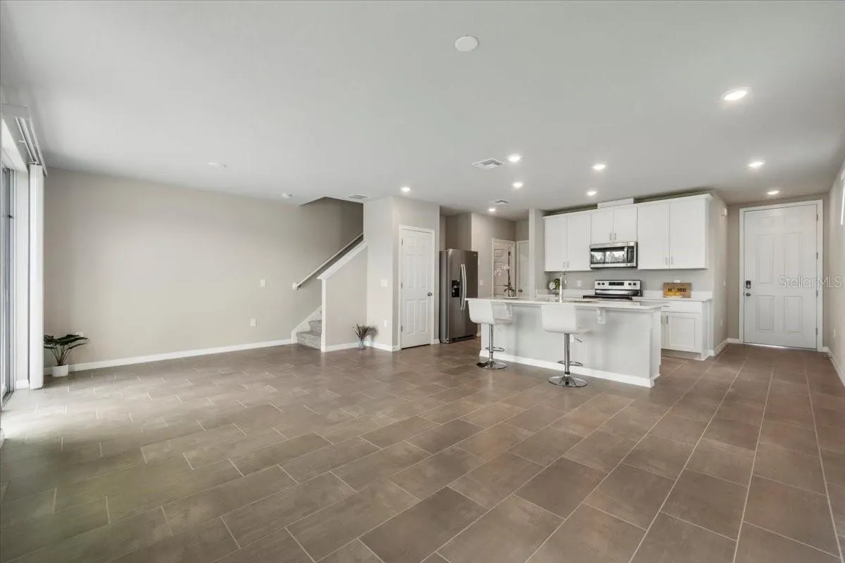 726 LEGACY DR