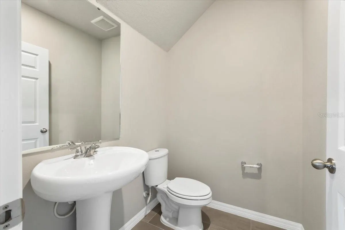 726 LEGACY DR