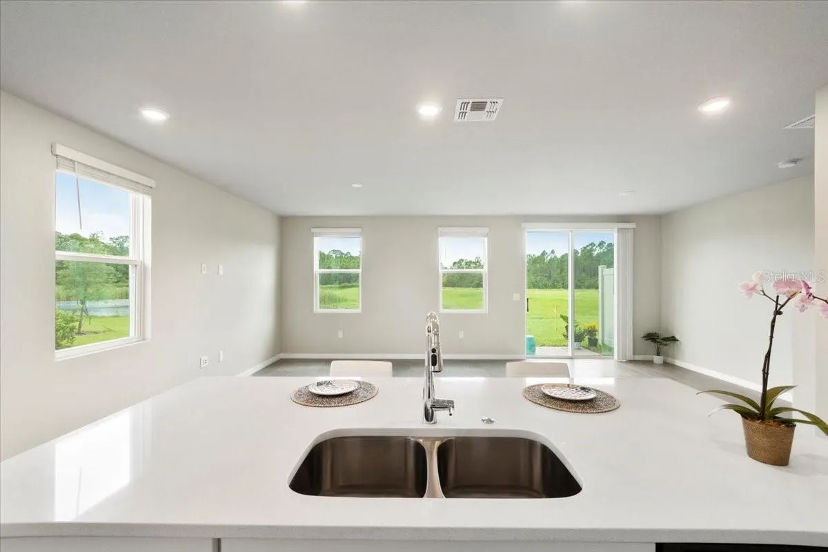726 LEGACY DR