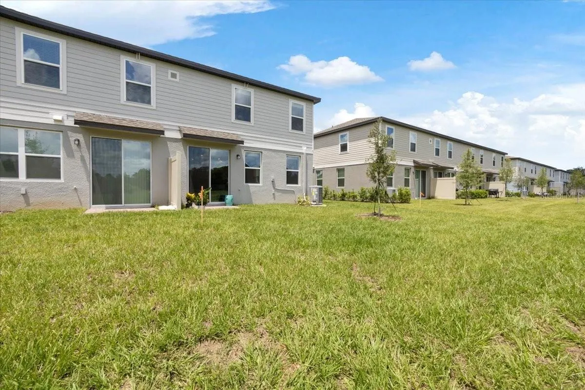 726 LEGACY DR