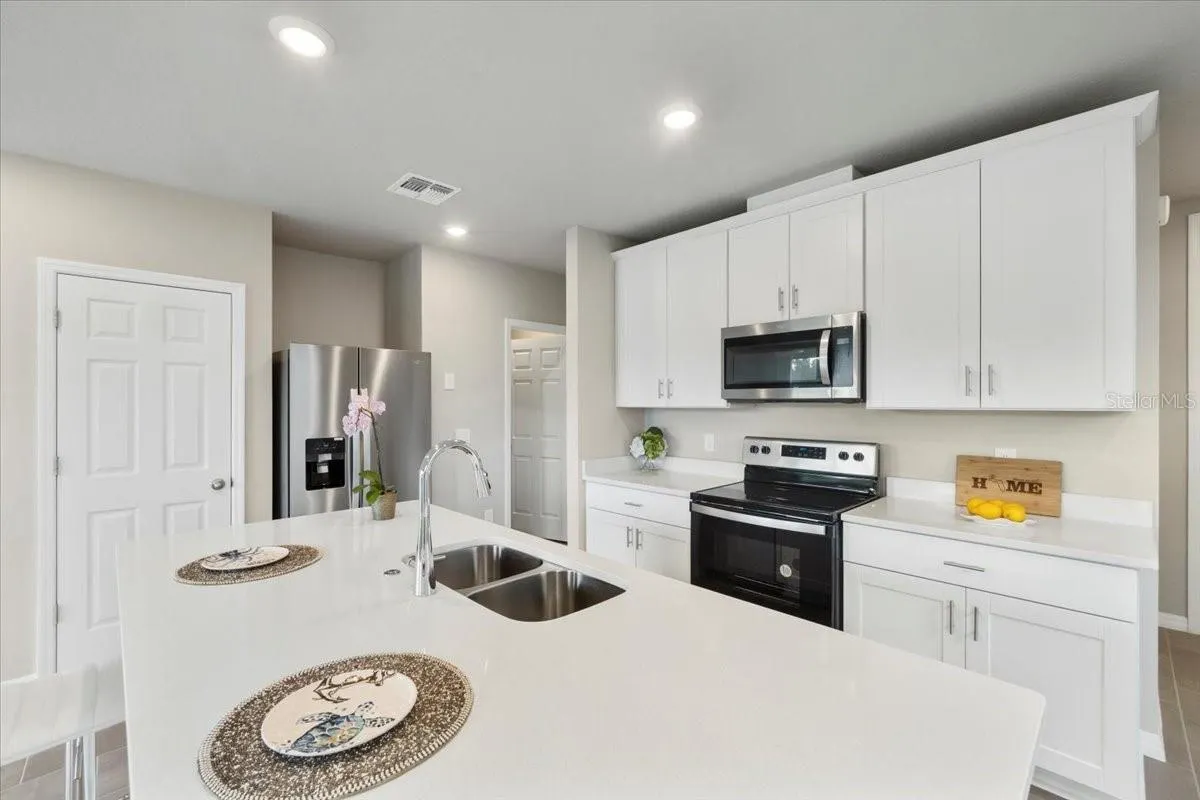 726 LEGACY DR