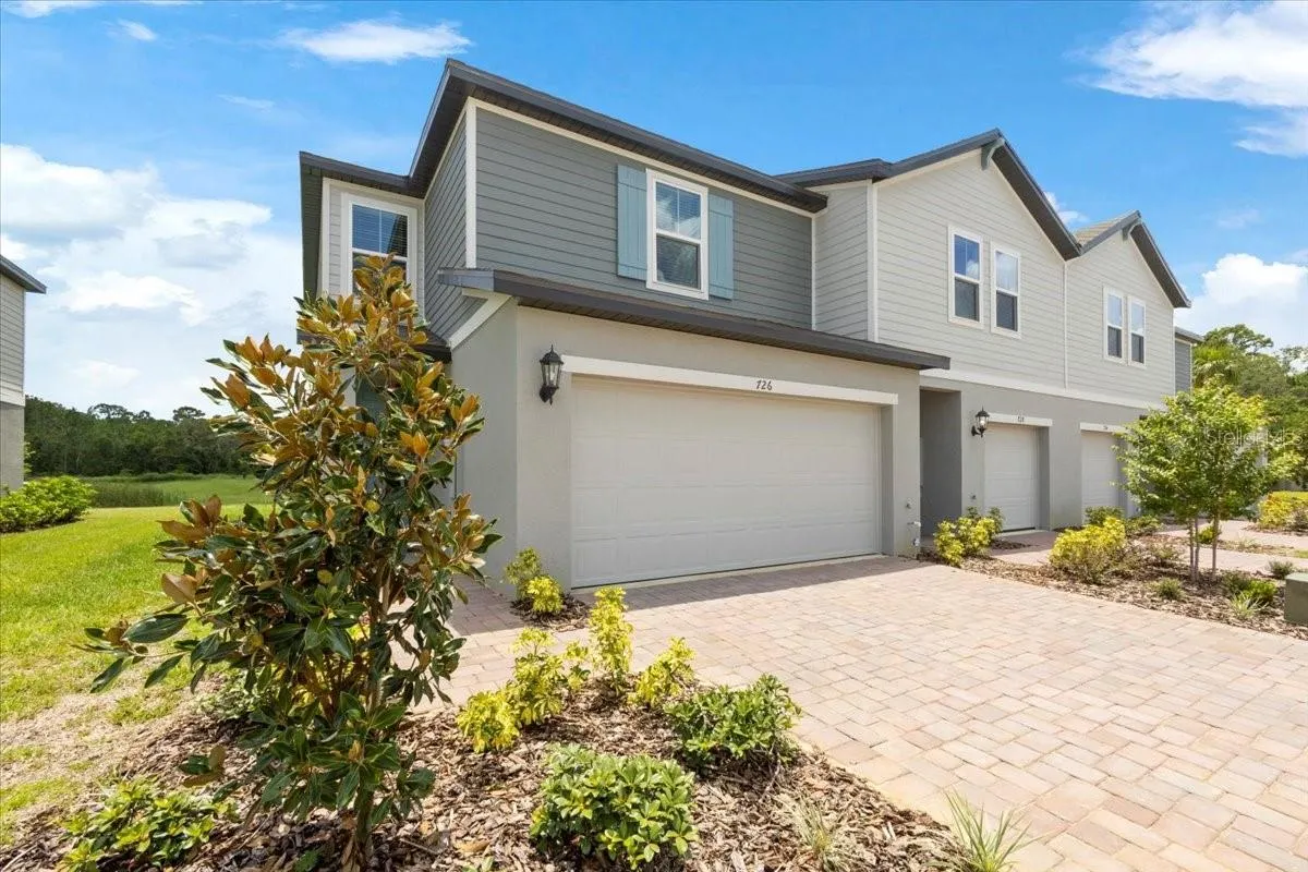 726 LEGACY DR